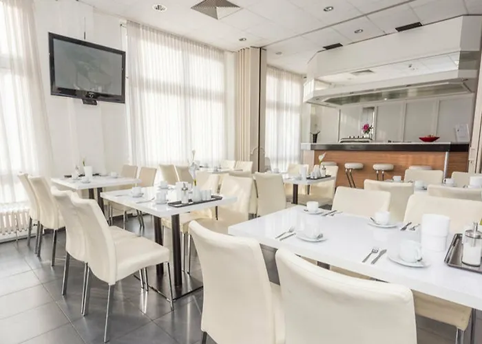 Good Morning West מלון